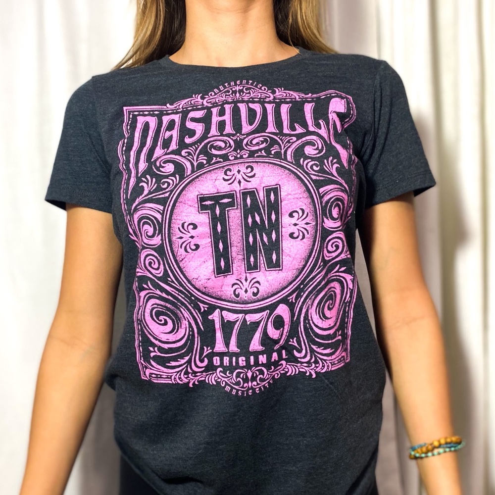 Nashville Tennessee top